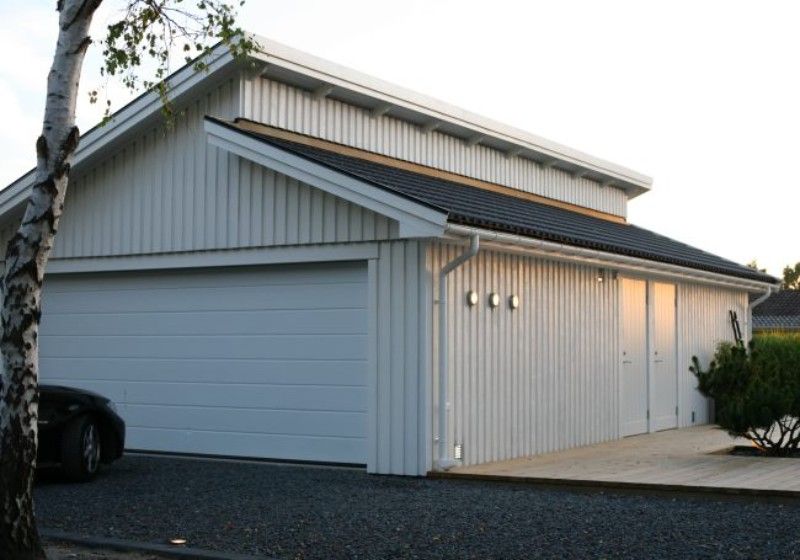 Montering av pulpettak till förening för cykelförråd. Tullinge Flemingsberg