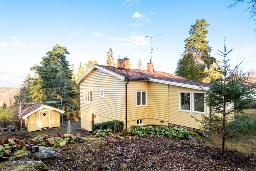 Renovering vid takläckage. Botkyrka Fittja